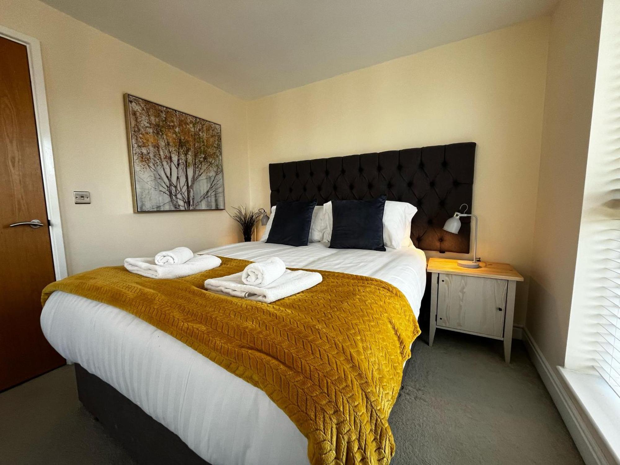Three Bedroom Townhouse With Parking Telford Eksteriør bilde