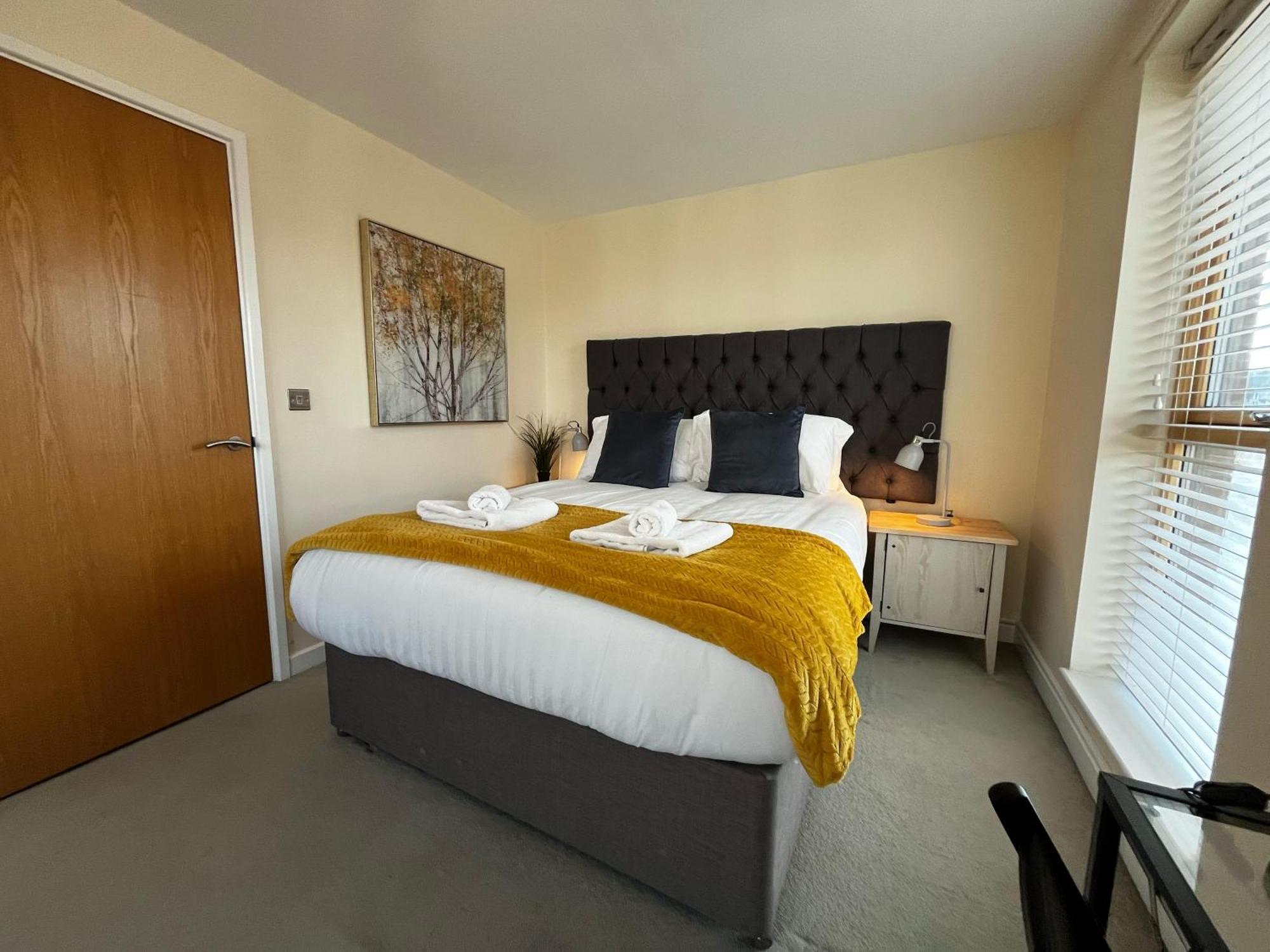 Three Bedroom Townhouse With Parking Telford Eksteriør bilde