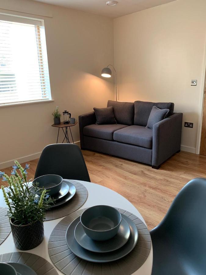 Three Bedroom Townhouse With Parking Telford Eksteriør bilde